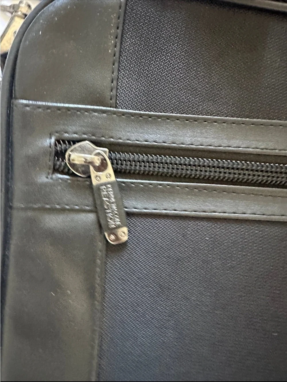 Kenneth Cole Reaction R-Tech Black Messenger Style Laptop Bag W/ Shoulder Strap
